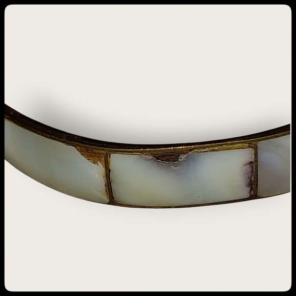 Three Vintage Shell Bangles - Picture 9 of 9